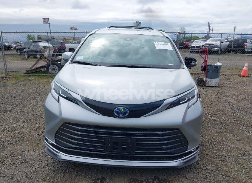 Photo 12 of 2025 Toyota Sienna LIMITED (VIN 5TDZRKEC9SS234407)
