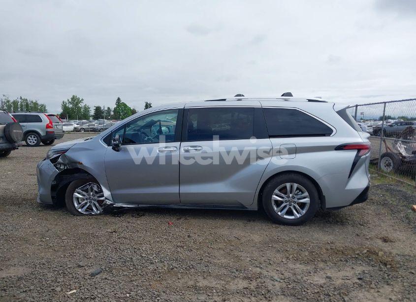 Photo 14 of 2025 Toyota Sienna LIMITED (VIN 5TDZRKEC9SS234407)