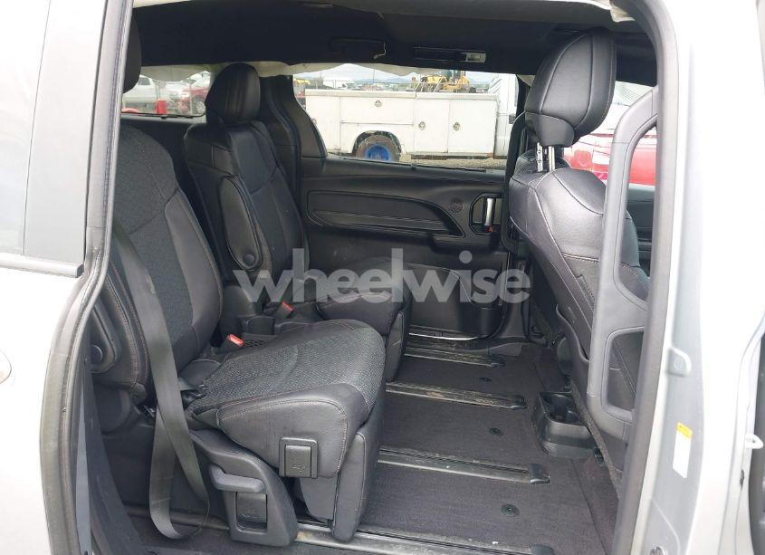 Photo 8 of 2025 Toyota Sienna LIMITED (VIN 5TDZRKEC9SS234407)
