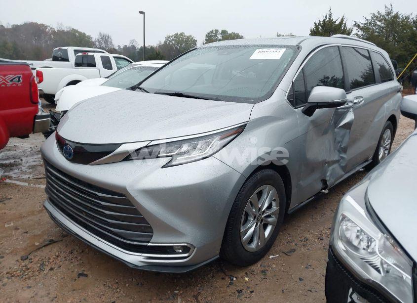 Photo 2 of 2022 Toyota Sienna LIMITED (VIN 5TDZRKECXNS075255)