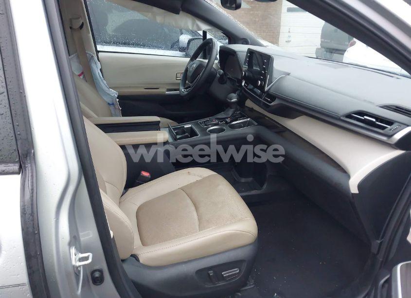 Photo 5 of 2022 Toyota Sienna LIMITED (VIN 5TDZRKECXNS075255)