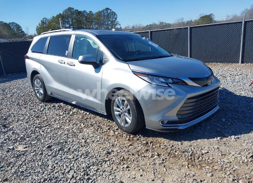 2022 Toyota Sienna LIMITED (VIN 5TDZRKECXNS136443) main photo