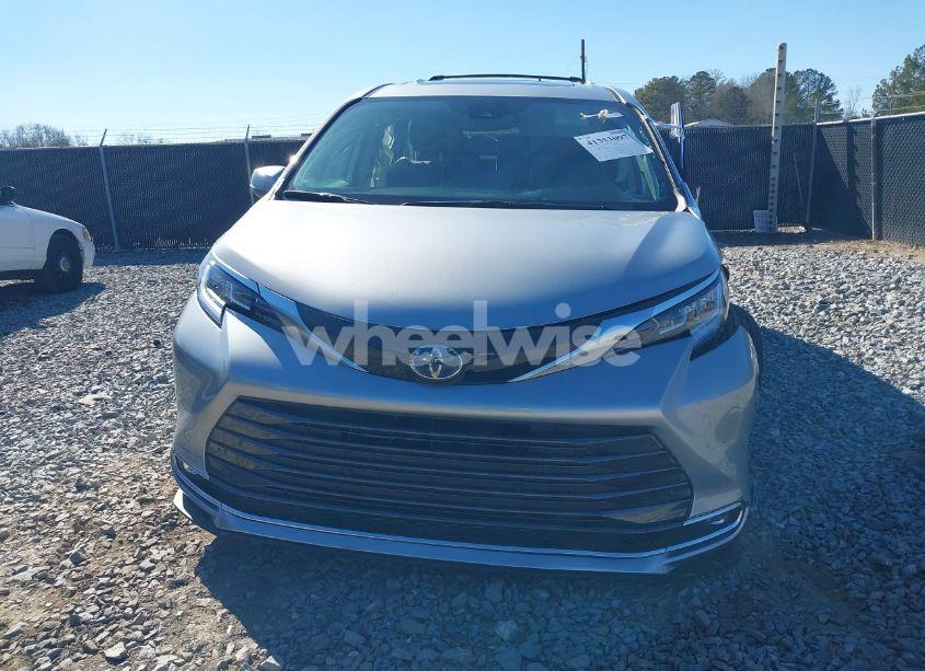 Photo 12 of 2022 Toyota Sienna LIMITED (VIN 5TDZRKECXNS136443)