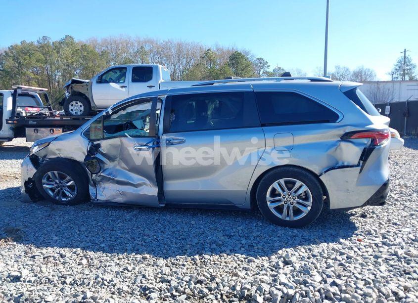 Photo 14 of 2022 Toyota Sienna LIMITED (VIN 5TDZRKECXNS136443)
