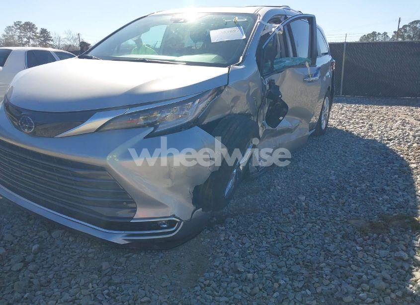 Photo 17 of 2022 Toyota Sienna LIMITED (VIN 5TDZRKECXNS136443)