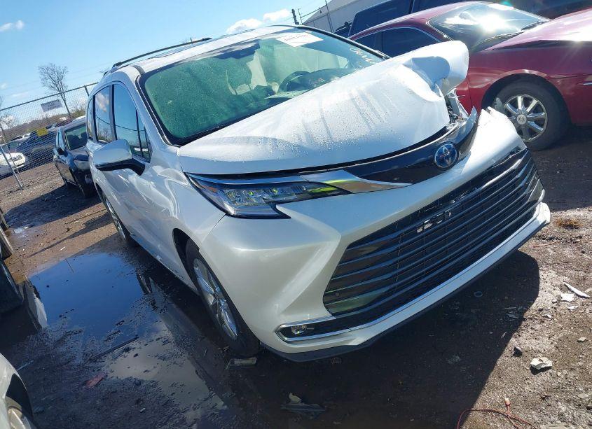 2024 Toyota Sienna LIMITED (VIN 5TDZSKFC0RS152806) main photo