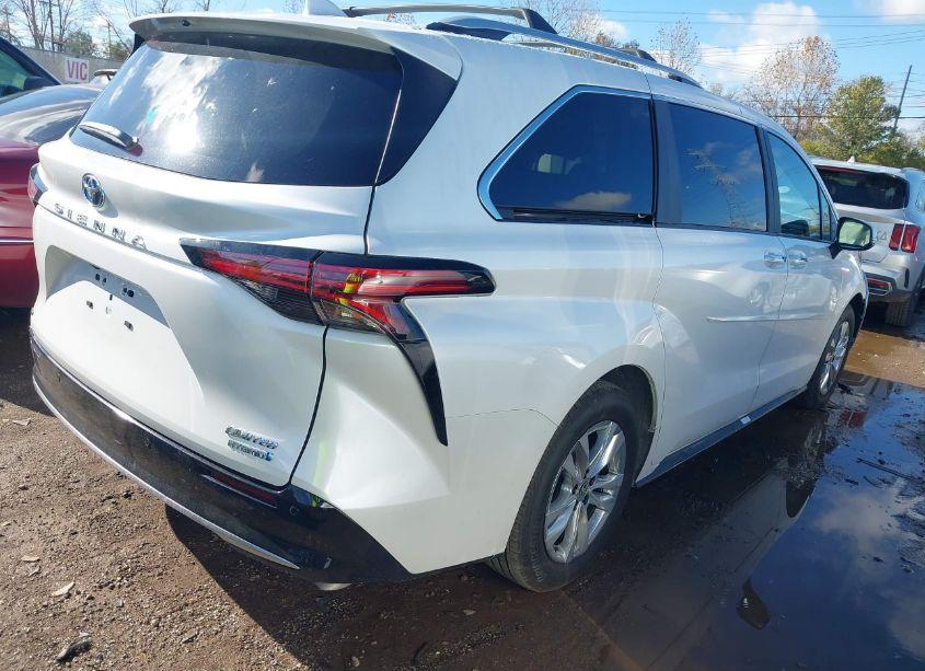 Photo 4 of 2024 Toyota Sienna LIMITED (VIN 5TDZSKFC0RS152806)