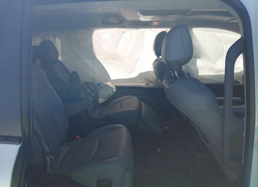 Photo 8 of 2024 Toyota Sienna LIMITED (VIN 5TDZSKFC0RS152806)