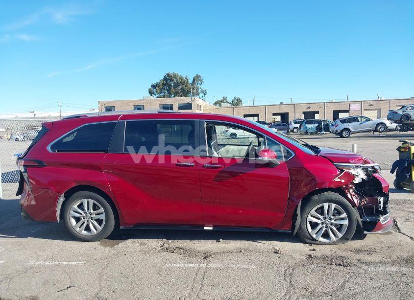 Photo 13 of 2022 Toyota Sienna LIMITED (VIN 5TDZSKFC2NS073051)