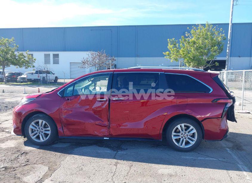 Photo 14 of 2022 Toyota Sienna LIMITED (VIN 5TDZSKFC2NS073051)
