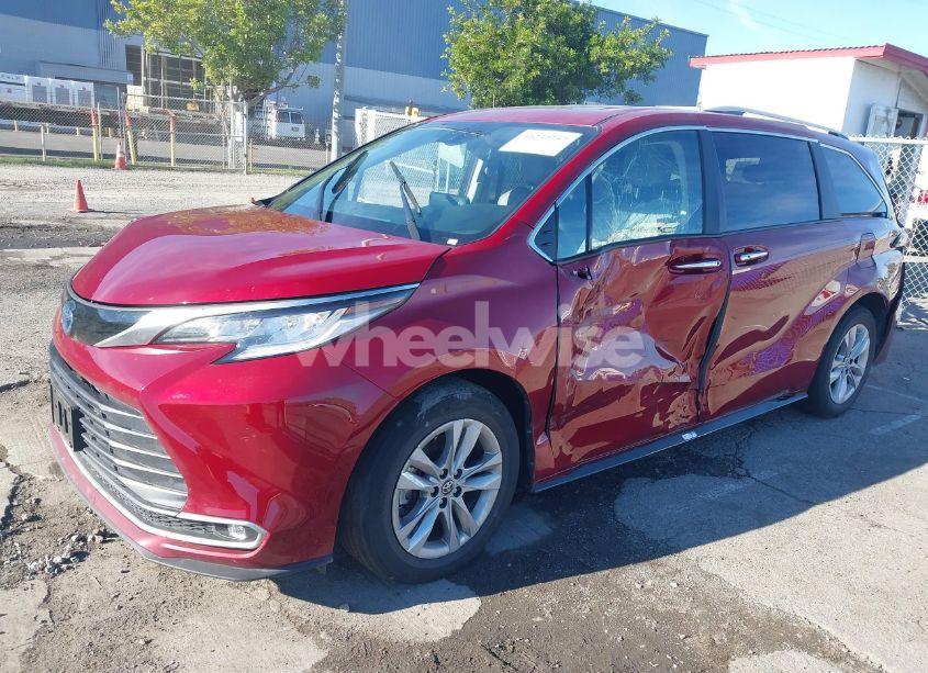 Photo 2 of 2022 Toyota Sienna LIMITED (VIN 5TDZSKFC2NS073051)