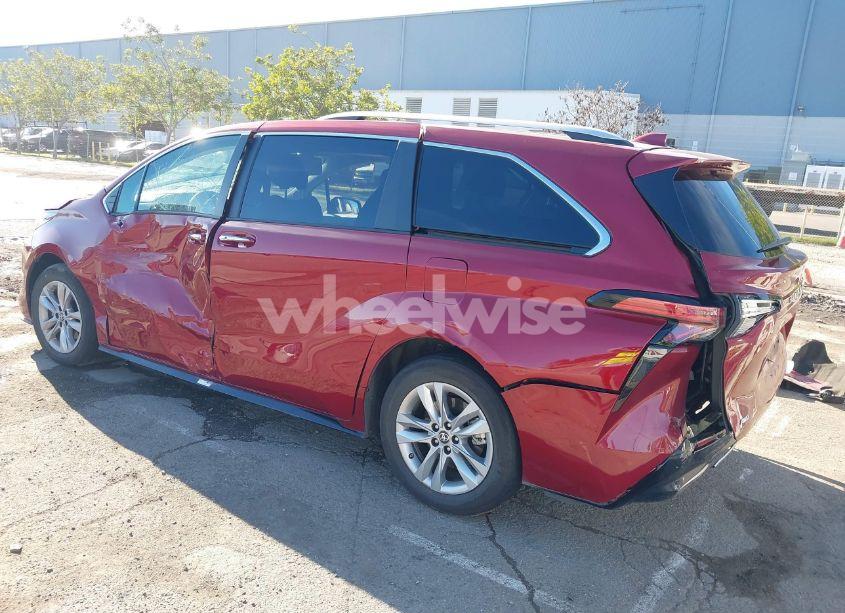 Photo 3 of 2022 Toyota Sienna LIMITED (VIN 5TDZSKFC2NS073051)