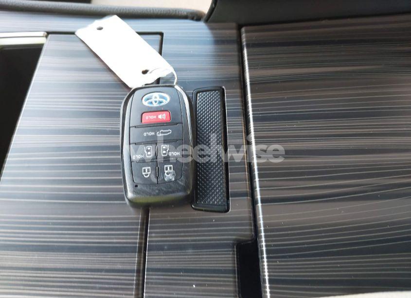 Photo 11 of 2023 Toyota Sienna LIMITED (VIN 5TDZSKFC2PS104317)