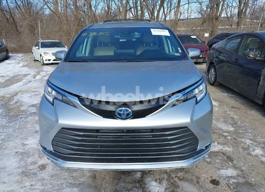 Photo 12 of 2023 Toyota Sienna LIMITED (VIN 5TDZSKFC2PS104317)