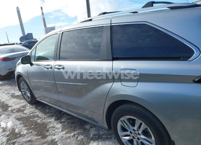 Photo 14 of 2023 Toyota Sienna LIMITED (VIN 5TDZSKFC2PS104317)