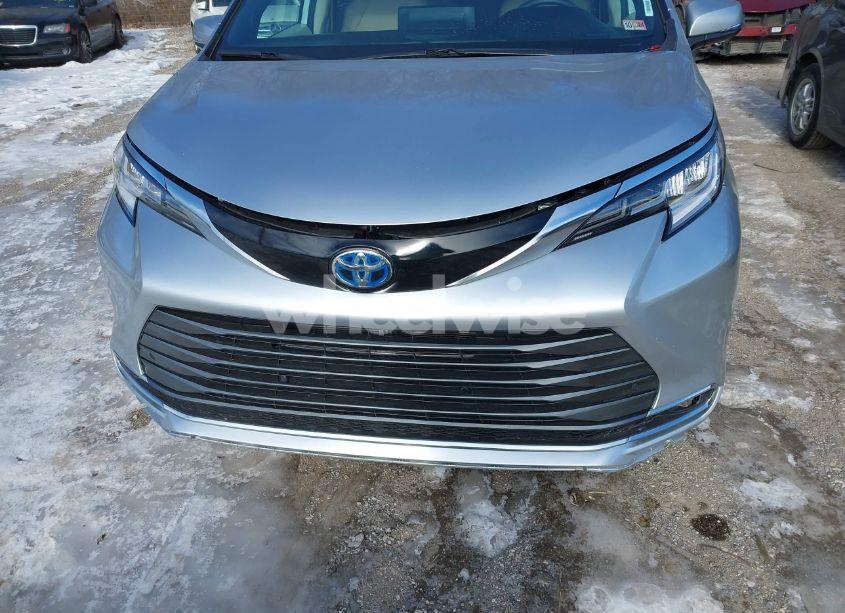 Photo 6 of 2023 Toyota Sienna LIMITED (VIN 5TDZSKFC2PS104317)