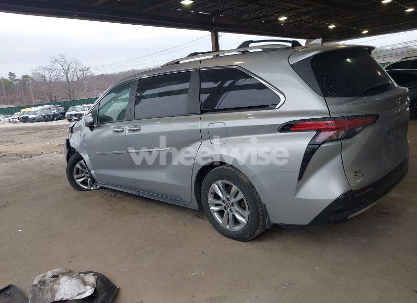 Photo 3 of 2022 Toyota Sienna LIMITED (VIN 5TDZSKFC4NS045056)