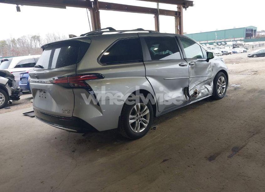 Photo 4 of 2022 Toyota Sienna LIMITED (VIN 5TDZSKFC4NS045056)