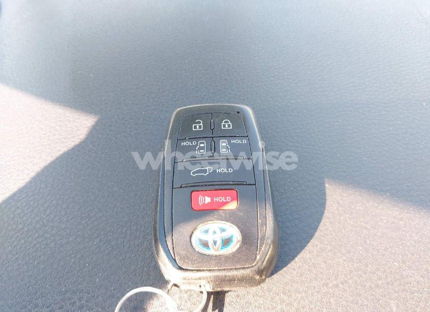 Photo 11 of 2021 Toyota Sienna LIMITED (VIN 5TDZSKFC5MS032668)