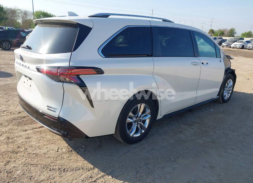 Photo 4 of 2021 Toyota Sienna LIMITED (VIN 5TDZSKFC5MS032668)