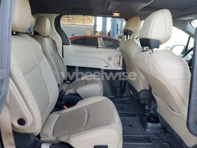 Photo 6 of 2023 TOYOTA SIENNA LIMITED (VIN 5TDZSKFC6PS107995)