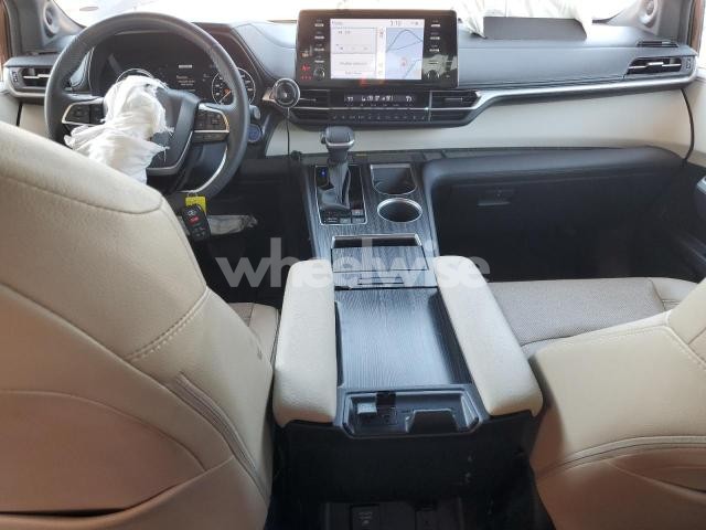 Photo 9 of 2023 TOYOTA SIENNA LIMITED (VIN 5TDZSKFC6PS107995)