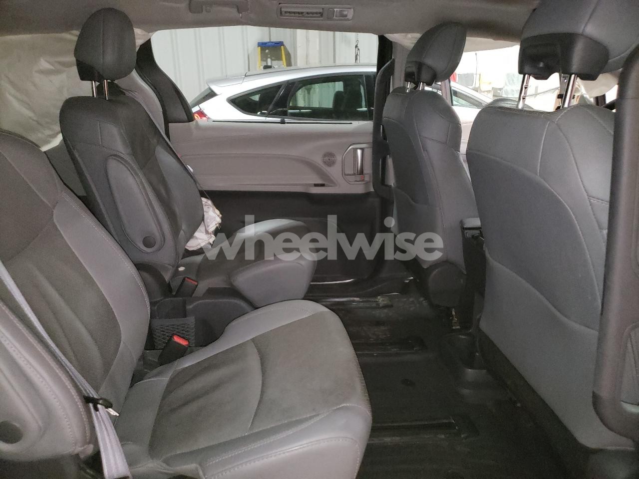 Photo 11 of 2021 TOYOTA SIENNA LIMITED (VIN 5TDZSKFC7MS023132)