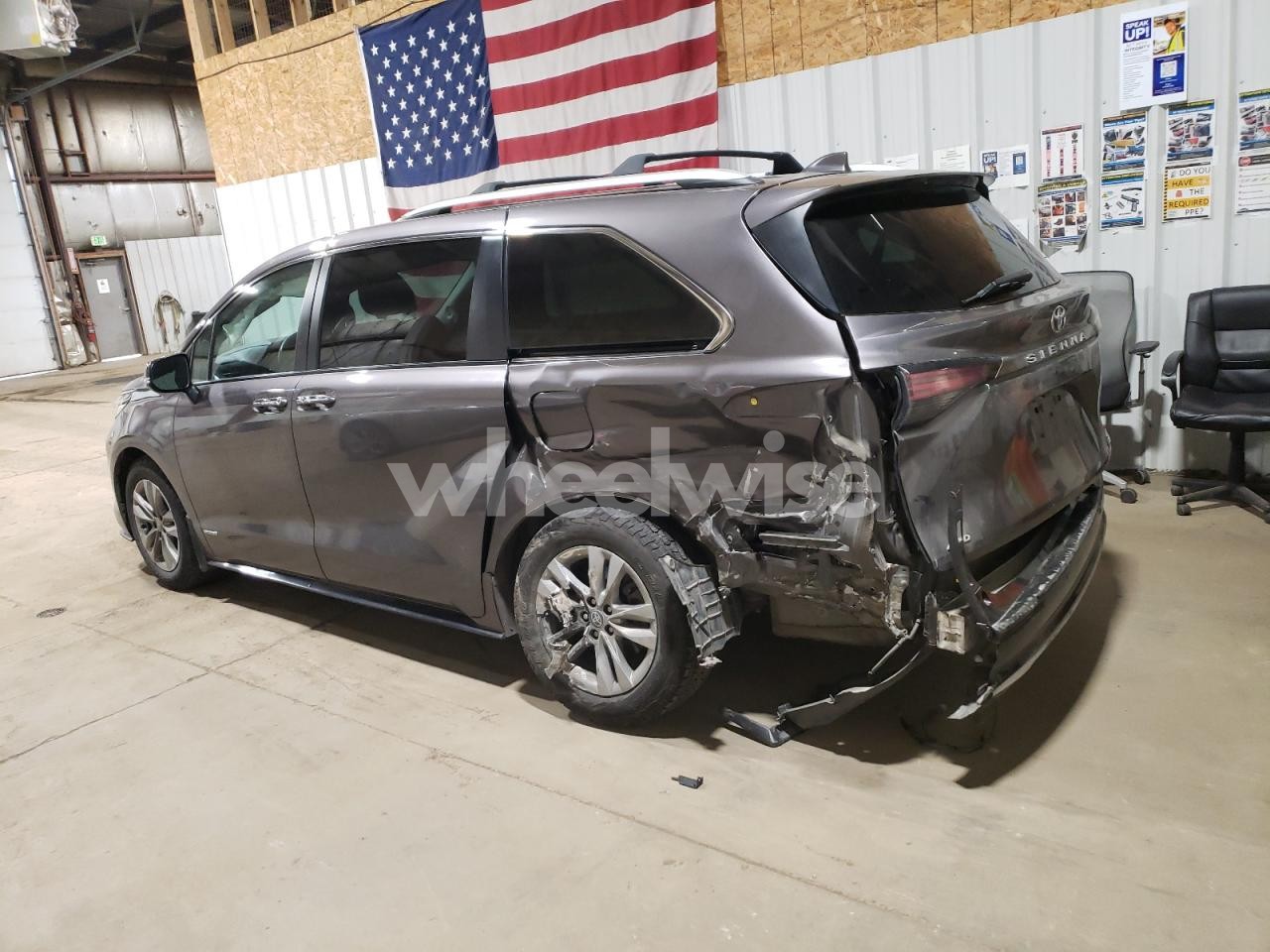 Photo 2 of 2021 TOYOTA SIENNA LIMITED (VIN 5TDZSKFC7MS023132)