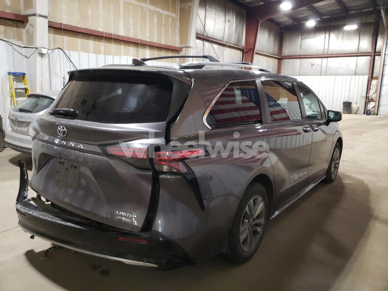 Photo 3 of 2021 TOYOTA SIENNA LIMITED (VIN 5TDZSKFC7MS023132)