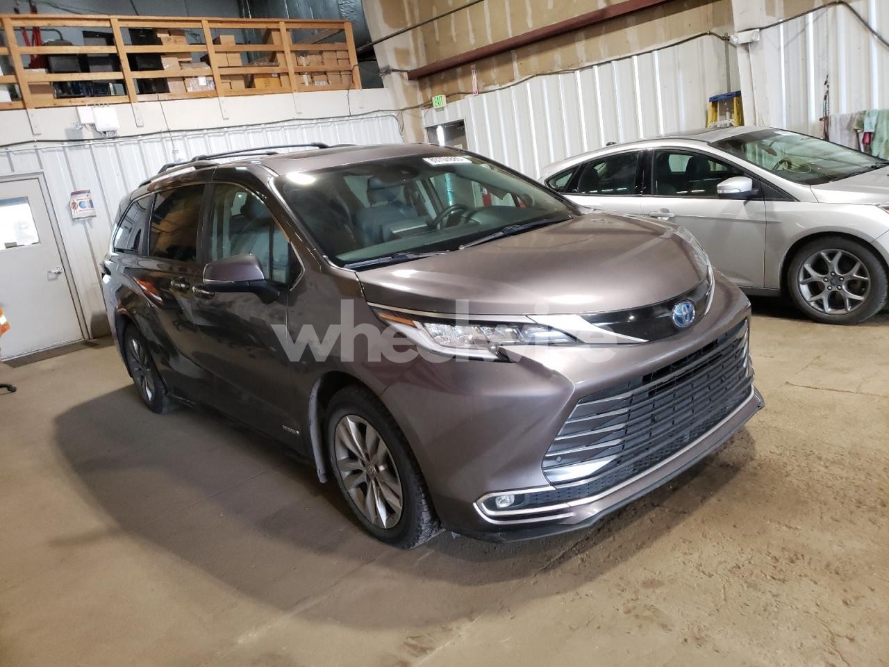 Photo 4 of 2021 TOYOTA SIENNA LIMITED (VIN 5TDZSKFC7MS023132)