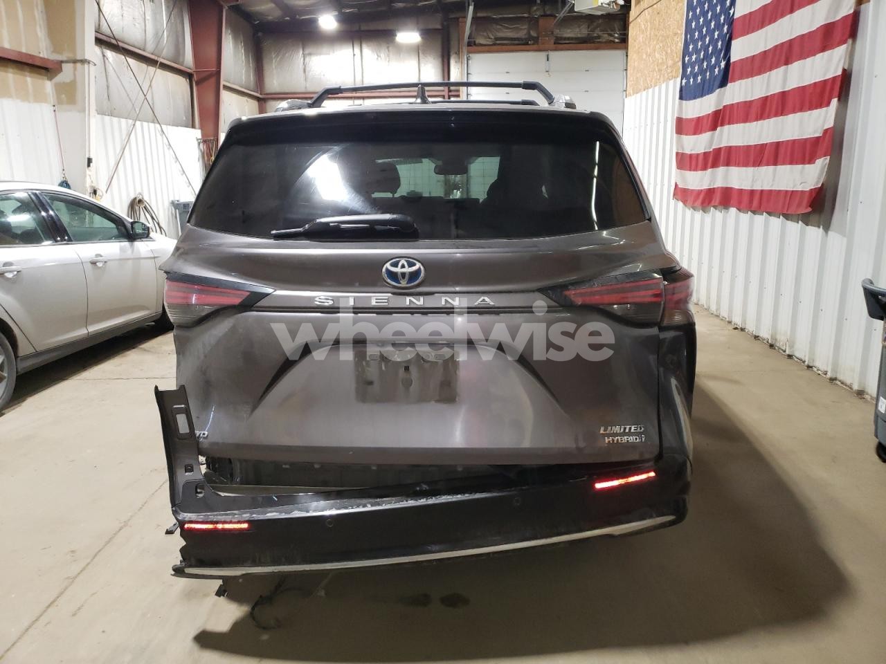 Photo 6 of 2021 TOYOTA SIENNA LIMITED (VIN 5TDZSKFC7MS023132)