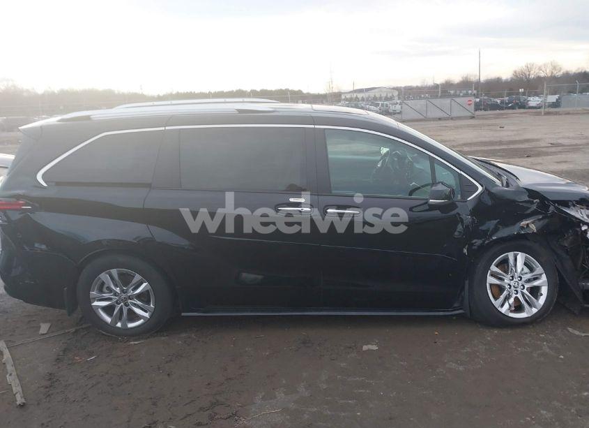 Photo 13 of 2023 Toyota Sienna LIMITED (VIN 5TDZSKFC8PS103575)