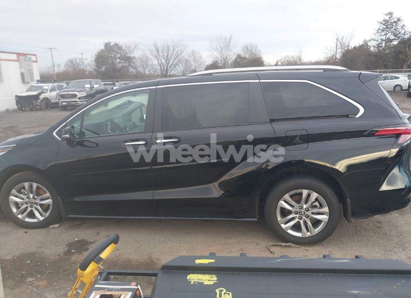 Photo 14 of 2023 Toyota Sienna LIMITED (VIN 5TDZSKFC8PS103575)