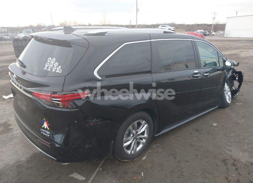 Photo 4 of 2023 Toyota Sienna LIMITED (VIN 5TDZSKFC8PS103575)