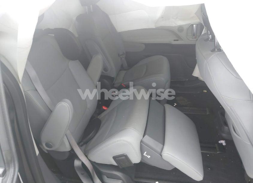 Photo 8 of 2023 Toyota Sienna LIMITED (VIN 5TDZSKFC8PS103575)