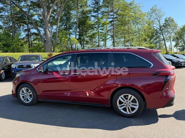 Photo 11 of 2022 TOYOTA SIENNA LIMITED (VIN 5TDZSKFC9NS062998)