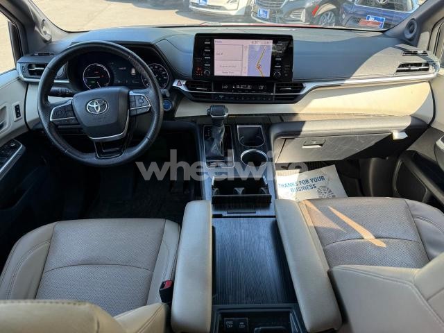 Photo 4 of 2022 TOYOTA SIENNA LIMITED (VIN 5TDZSKFC9NS062998)