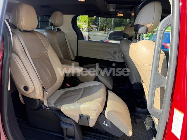 Photo 5 of 2022 TOYOTA SIENNA LIMITED (VIN 5TDZSKFC9NS062998)