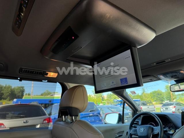 Photo 7 of 2022 TOYOTA SIENNA LIMITED (VIN 5TDZSKFC9NS062998)