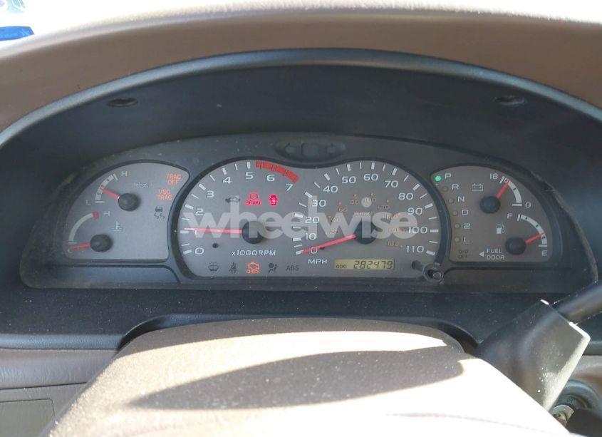 Photo 7 of 2001 Toyota Sequoia SR5 V8 (VIN 5TDZT34A01S024302)