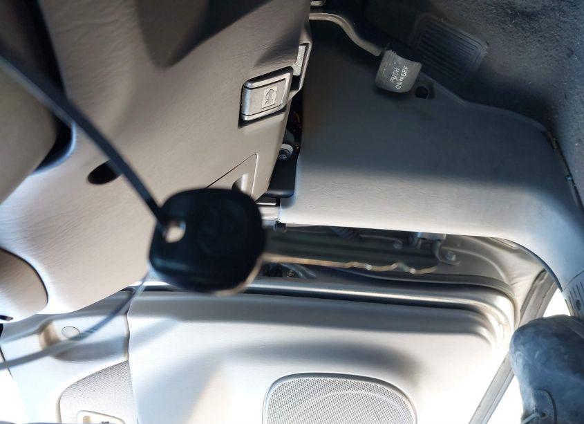 Photo 11 of 2002 Toyota Sequoia SR5 V8 (VIN 5TDZT34A02S090592)