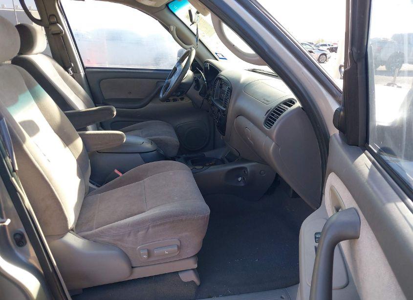 Photo 5 of 2002 Toyota Sequoia SR5 V8 (VIN 5TDZT34A02S090592)