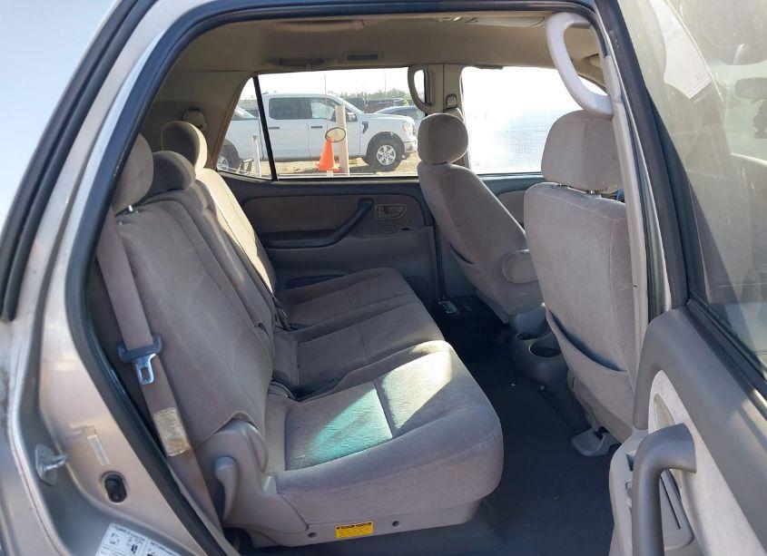 Photo 8 of 2002 Toyota Sequoia SR5 V8 (VIN 5TDZT34A02S090592)