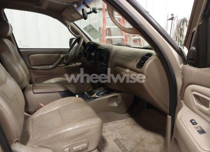 Photo 5 of 2003 Toyota Sequoia SR5 V8 (VIN 5TDZT34A03S188569)