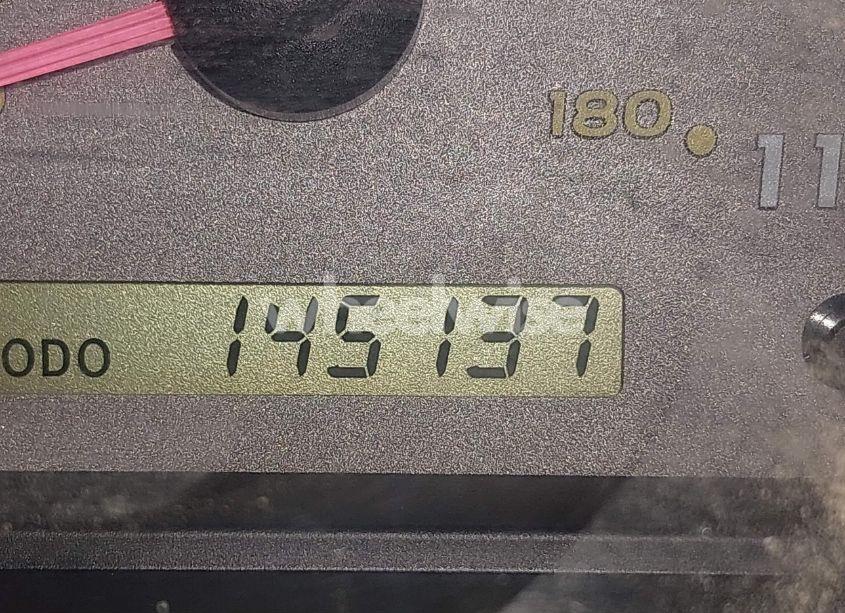 Photo 7 of 2003 Toyota Sequoia SR5 V8 (VIN 5TDZT34A03S188569)