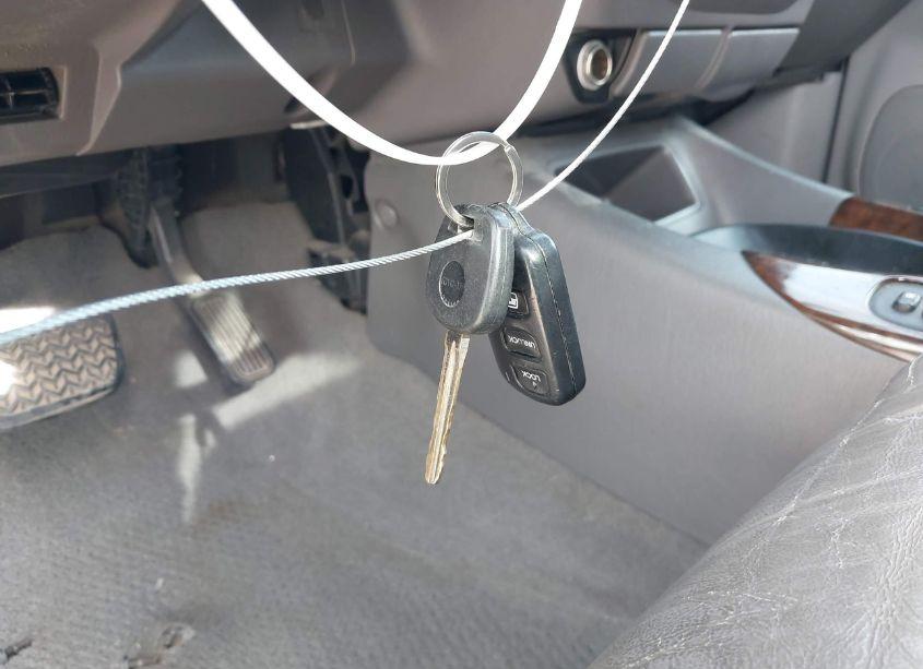 Photo 11 of 2003 Toyota Sequoia SR5 V8 (VIN 5TDZT34A03S189561)