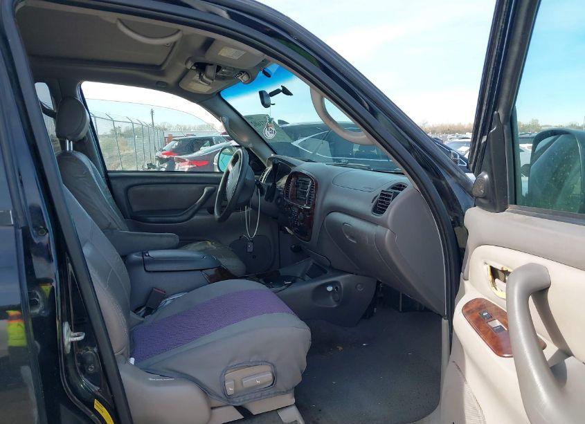 Photo 5 of 2003 Toyota Sequoia SR5 V8 (VIN 5TDZT34A03S189561)