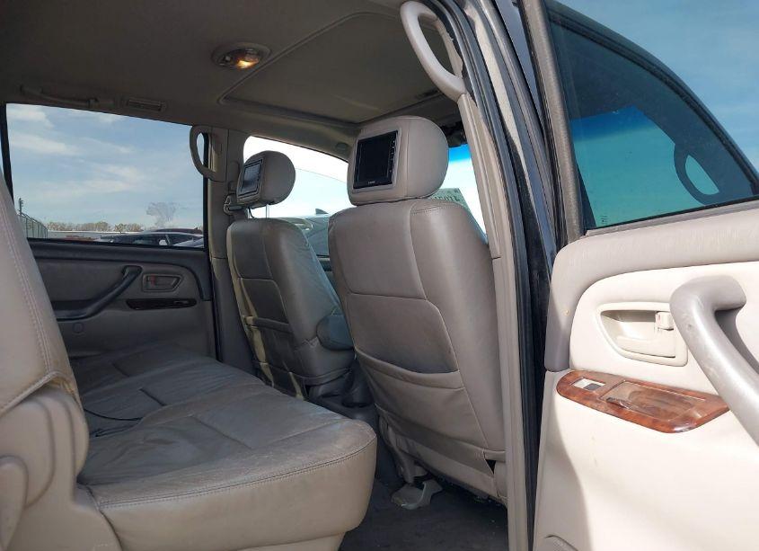 Photo 8 of 2003 Toyota Sequoia SR5 V8 (VIN 5TDZT34A03S189561)