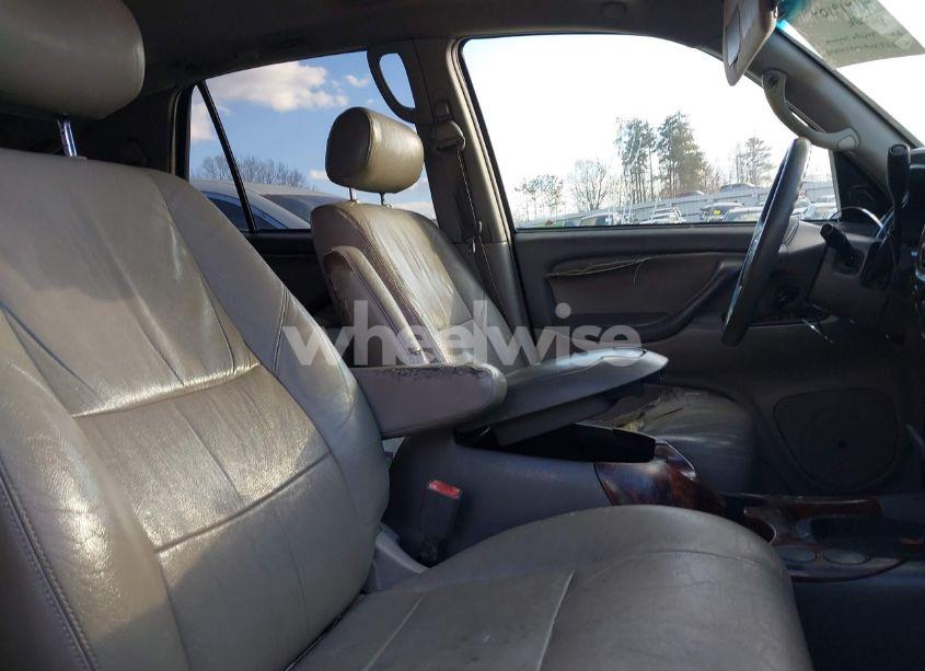 Photo 5 of 2004 Toyota Sequoia SR5 V8 (VIN 5TDZT34A04S207073)