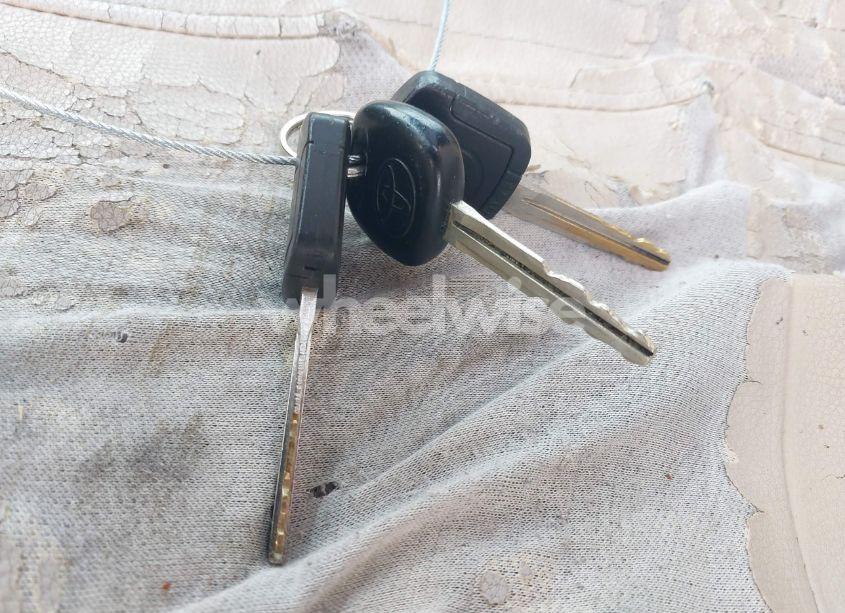 Photo 11 of 2004 Toyota Sequoia SR5 V8 (VIN 5TDZT34A04S211737)